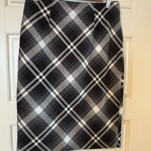 WHBM 2 piece Plaid Black and White Women's Skirt set